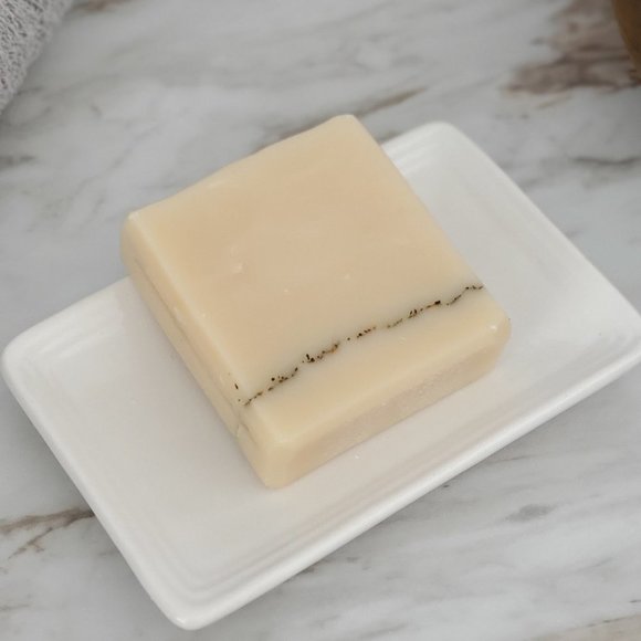 (1) Bay Rum Bar Body Soap w/ Bay Rum Scent & Green Tea Leaves - Picture 2 of 4